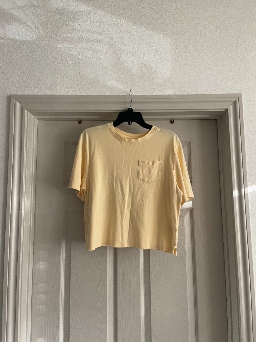 Women's Cropped light yellow pocket tee
